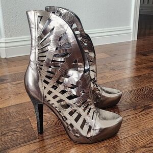 Rachel Rachel Roy Leather Pewter Laser Cut Futuristic Heel Boots size 5